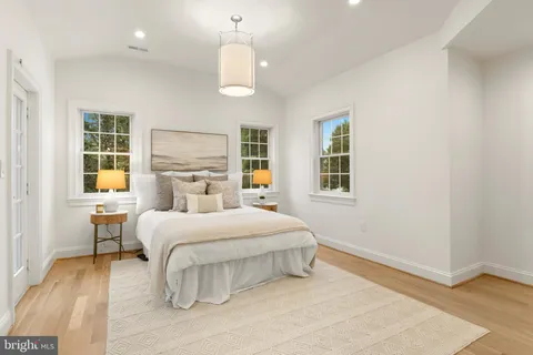 $1,999,999 | 5522 Lincoln Street, Bethesda, MD 20817