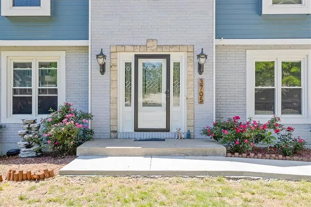 $475,000 | 3705 Southwest Kimstin Circle, Blue Springs, MO 64015