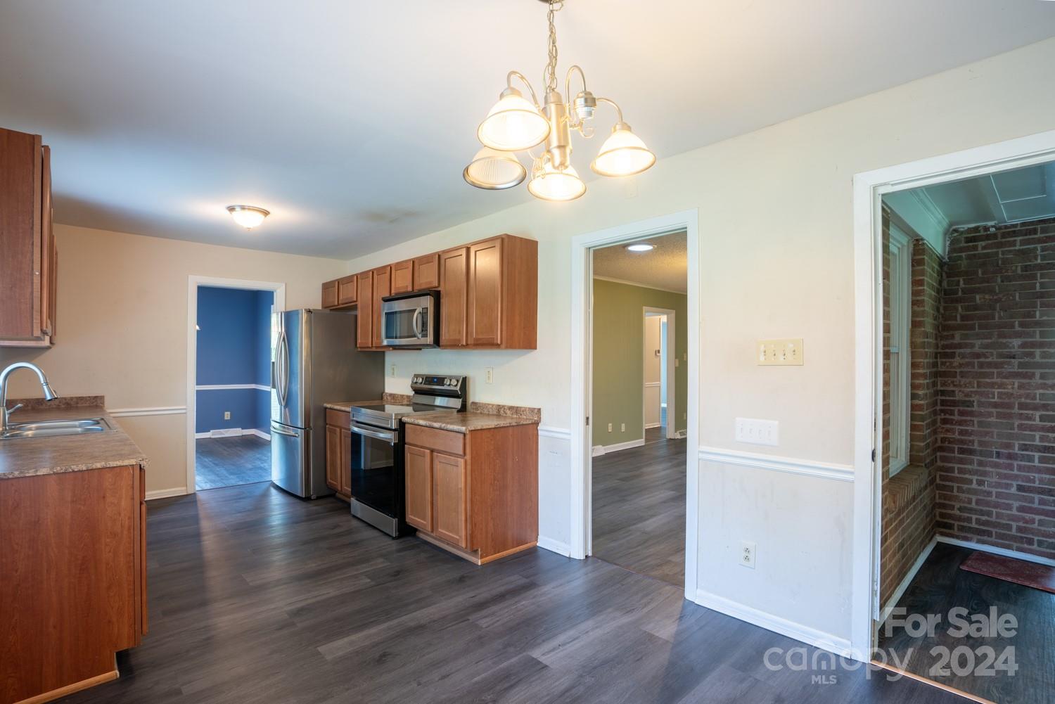 5511 Faulconbridge Road Charlotte, NC 28227 - Photo 3 of 24 Gallery Image 3