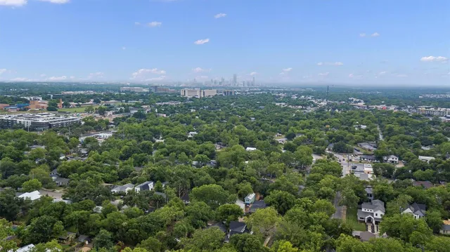 $2,050 | 1511 Alguno Road, Austin, TX 78757