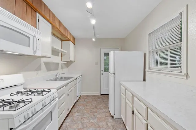 $2,000 | 1511 Alguno Road, Austin, TX 78757