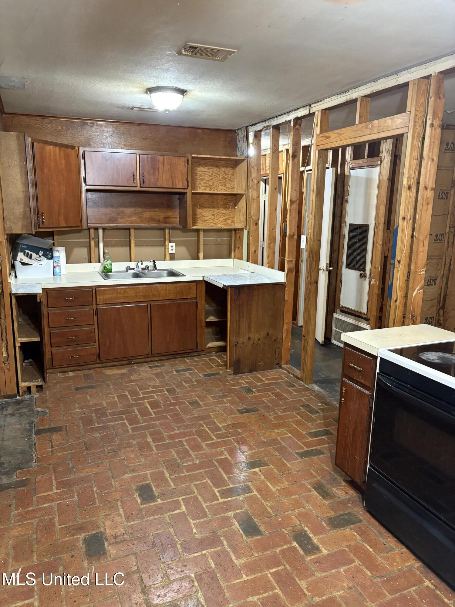 5809 Kings Road Moss Point, MS 39563 - Photo 14 of 27 IMG_2898