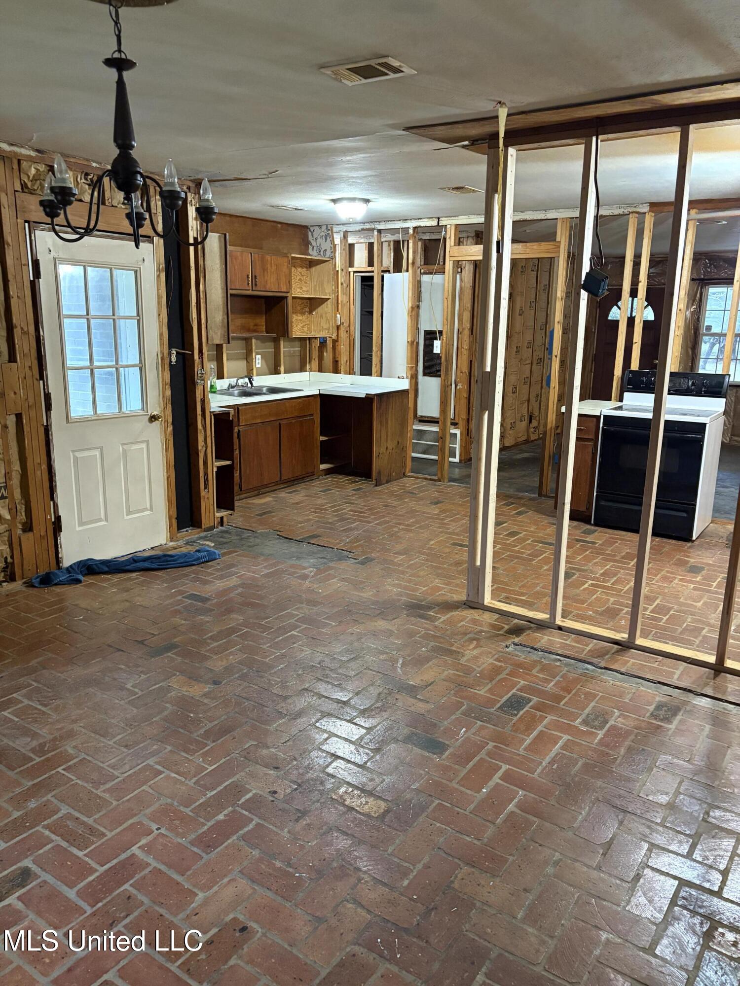 5809 Kings Road Moss Point, MS 39563 - Photo 15 of 27 IMG_2899