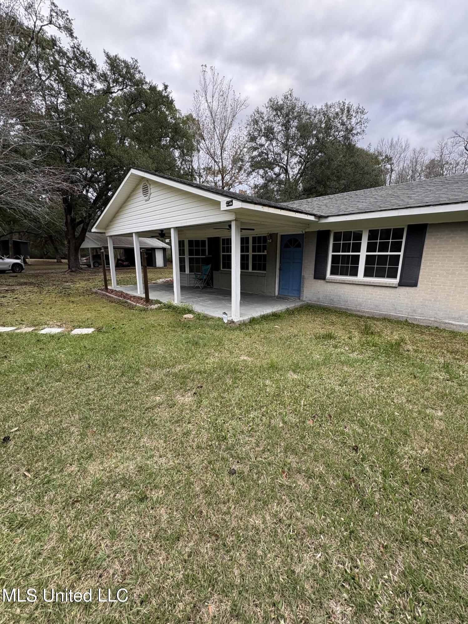 5809 Kings Road Moss Point, MS 39563 - Photo 4 of 27 IMG_2922