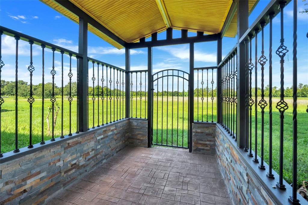 13832 South Bay Lake Road Groveland, FL 34736 - Photo 8 of 55 a view of porch with a garden