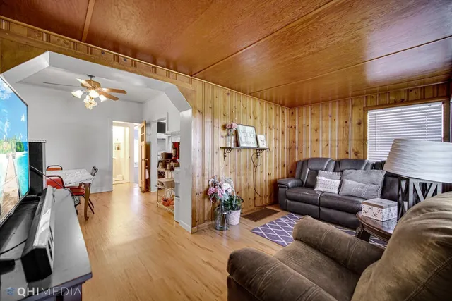 $1,950 | 521 Cottage Grove Avenue, Lowell, IN 46356