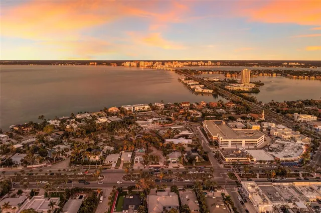 $1,700,000 | 130 North Boulevard Of The Presidents, Sarasota, FL 34236