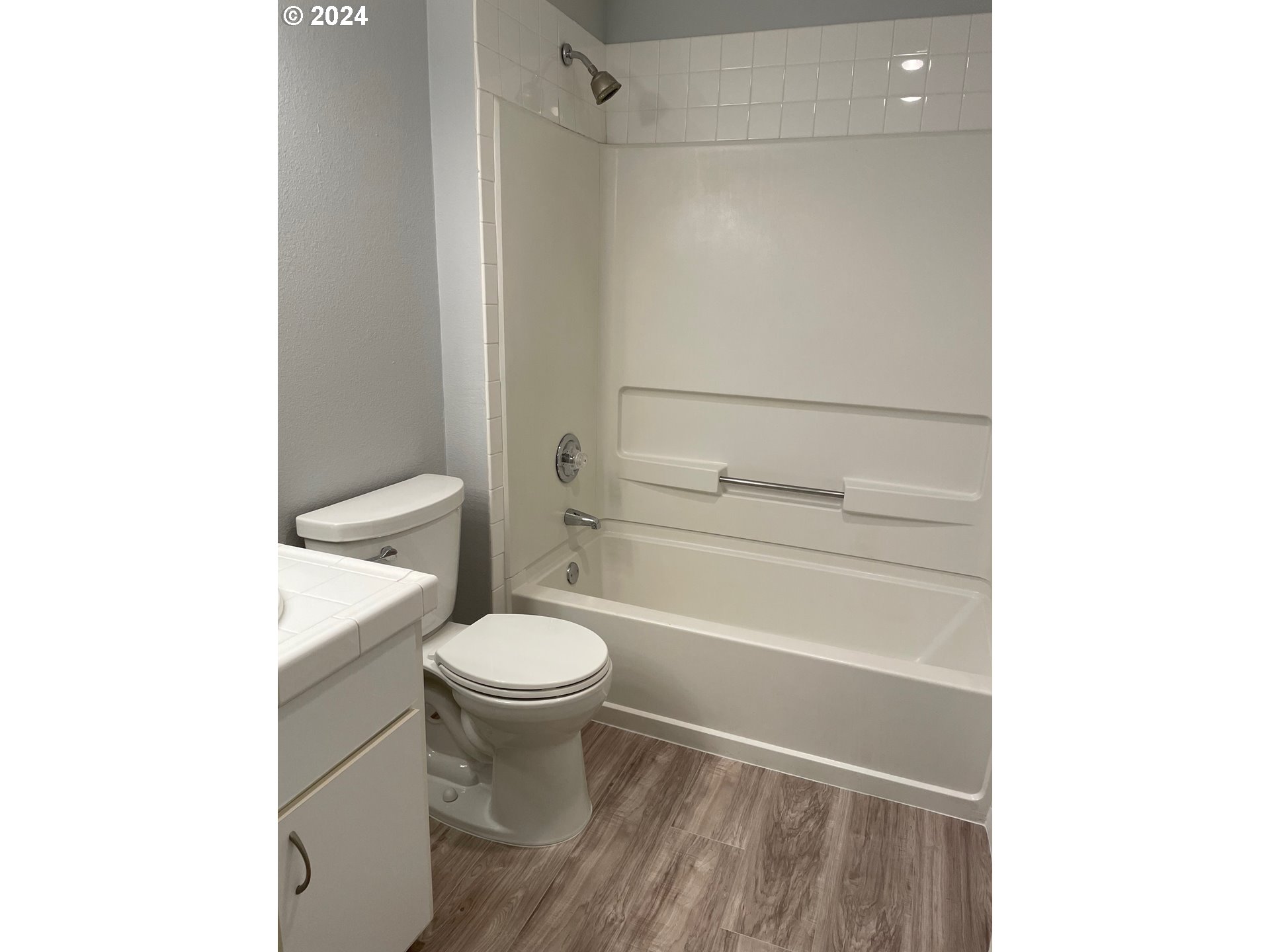 5225 Jean Road, Unit 312 Lake Oswego, OR 97035 - Photo 17 of 21 a bathroom with a sink a toilet and shower