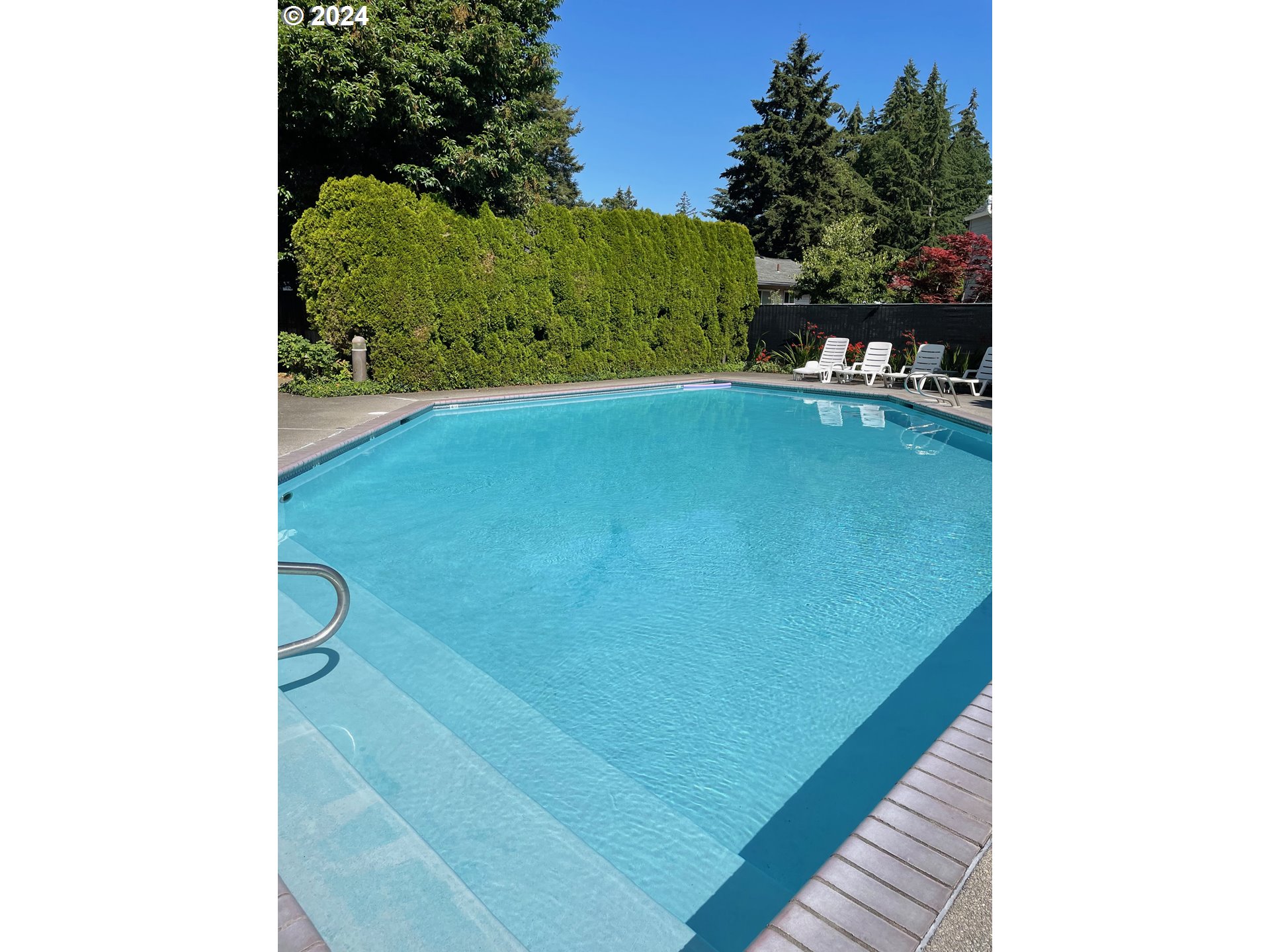 5225 Jean Road, Unit 312 Lake Oswego, OR 97035 - Photo 20 of 21 a view of a balcony with a yard