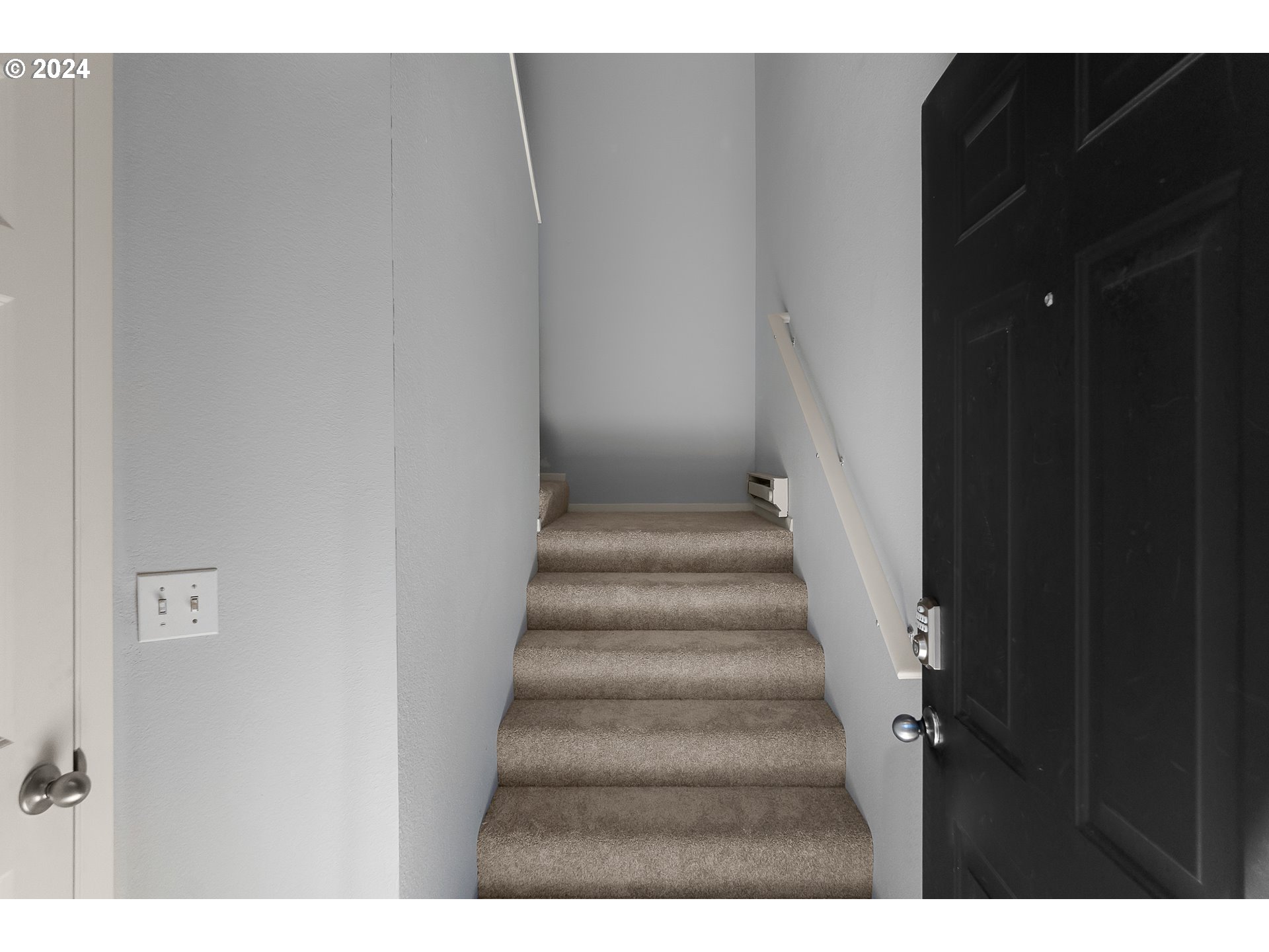 5225 Jean Road, Unit 312 Lake Oswego, OR 97035 - Photo 2 of 21 a view of entryway