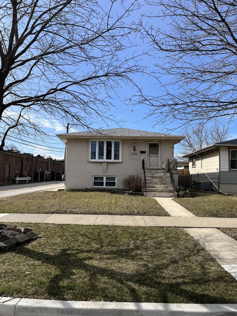 11034 Major Avenue Chicago Ridge, IL 60415 - Photo 6 of 6 a view of a house with a yard