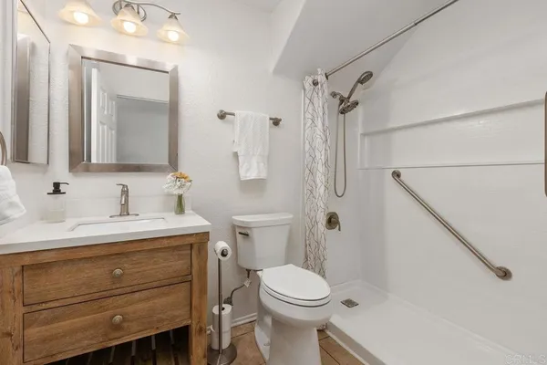 $899,900 | 742 Bel Air Drive West, Vista, CA 92084