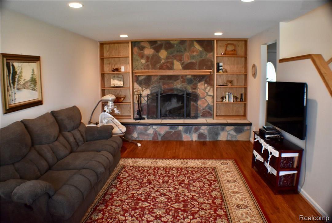 29651 Curtis Road Livonia, MI 48152 - Photo 21 of 47 fullsizeoutput_3d4c.jpeg