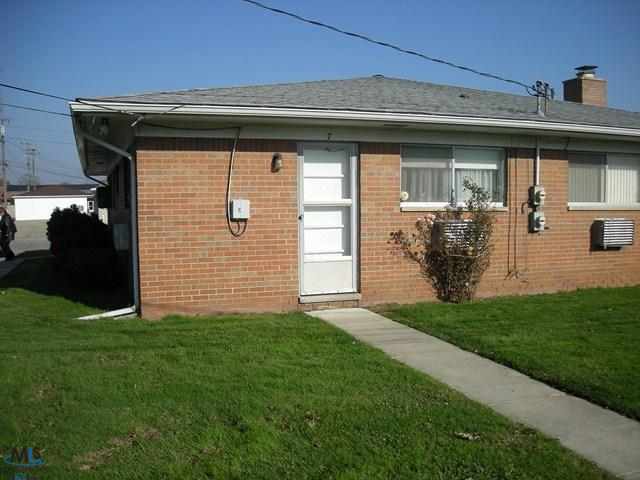 23371 Kelly Road Eastpointe, MI 48021 - Photo 2 of 11 31127021-1.JPG
