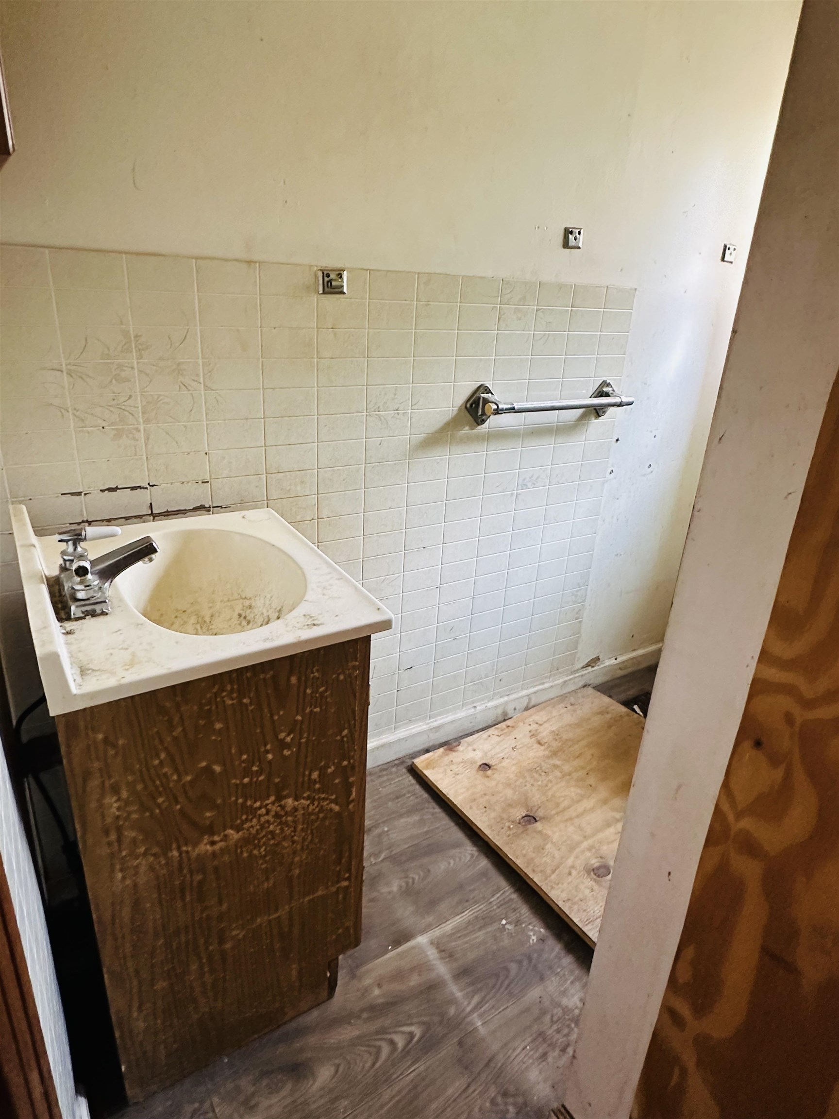 505 Patterson Lane Finger, TN 38334 - Photo 9 of 23 a utility room with dryer and washer