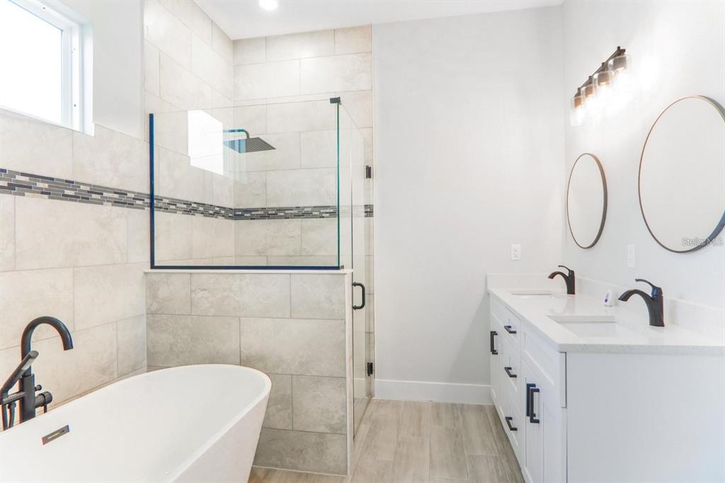 4540 Southwest 170th Street Road Ocala, FL 34473 - Photo 33 of 34 a bathroom with a sink and mirror