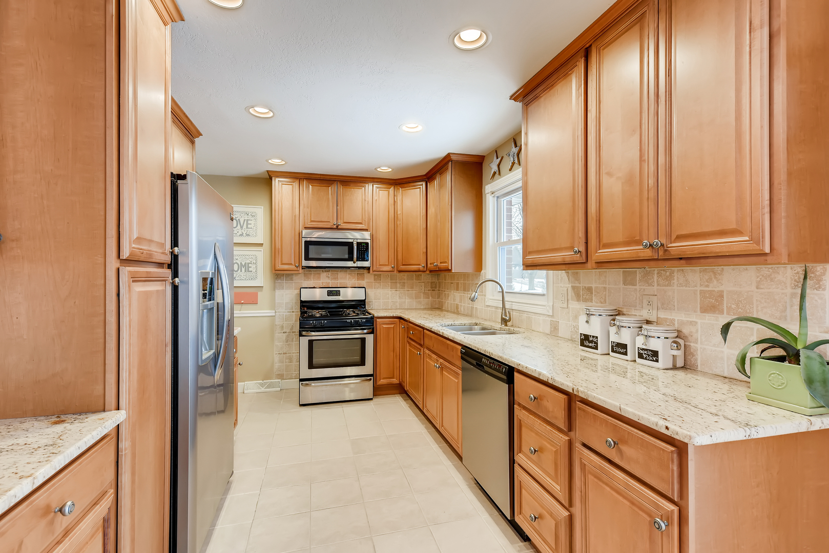 72 Stanley Road Sugar Grove, IL 60554 - Photo 12 of 23