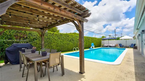 $995,000 | 9573 Southwest 57th Street, Miami, FL 33173