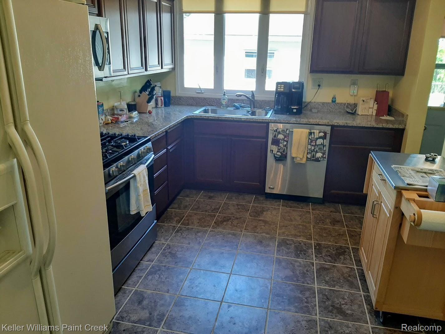 4639 Auburn Road Utica, MI 48317 - Photo 5 of 20 Kitchen2.jpg