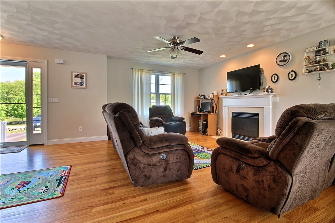 37 Fieldstone Way Westerly, RI 02891 - Photo 11 of 25 Gallery Image 11