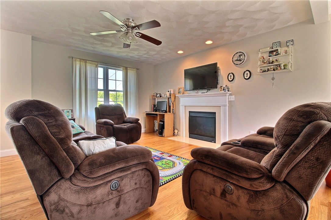 37 Fieldstone Way Westerly, RI 02891 - Photo 12 of 25 Gallery Image 12