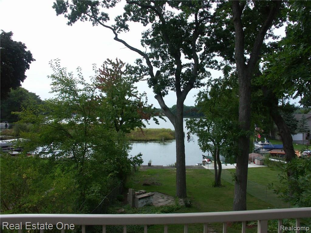6896 Hatchery Road Waterford, MI 48327 - Photo 7 of 38 PICT0099.JPG