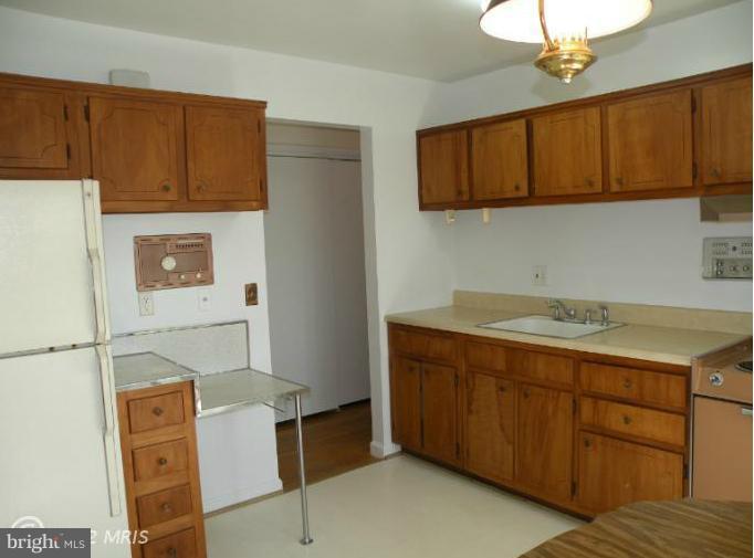 6204 Greeley Boulevard Springfield, VA 22152 - Photo 3 of 16 Kitchen