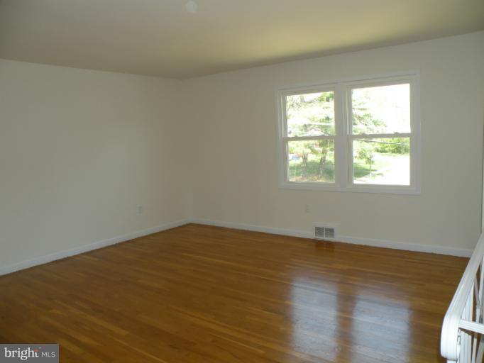 6204 Greeley Boulevard Springfield, VA 22152 - Photo 10 of 16 Living Room