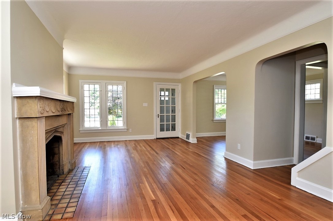 2247 Cranston Road Cleveland, OH 44118 - Photo 4 of 24