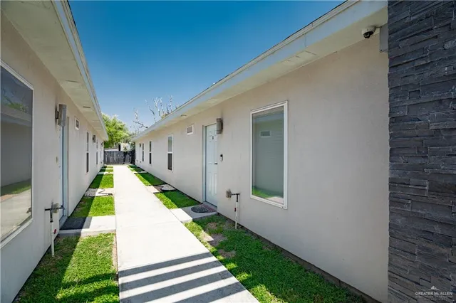 a view of a backyard with pathway