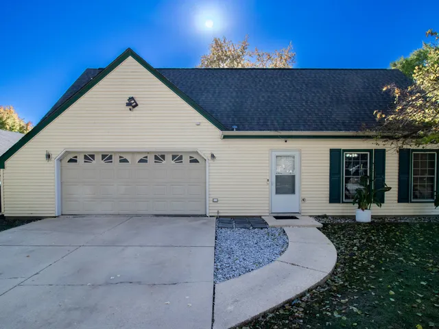 $358,000 | 215 Fernwood Road, Montgomery, IL 60538