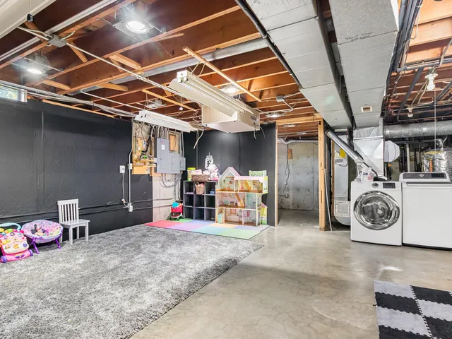 $358,000 | 215 Fernwood Road, Montgomery, IL 60538