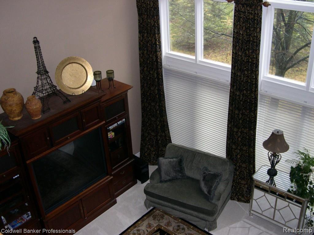2062 Mapleridge Road Rochester, MI 48309 - Photo 19 of 35 Two-Story Great Room 2.jpg