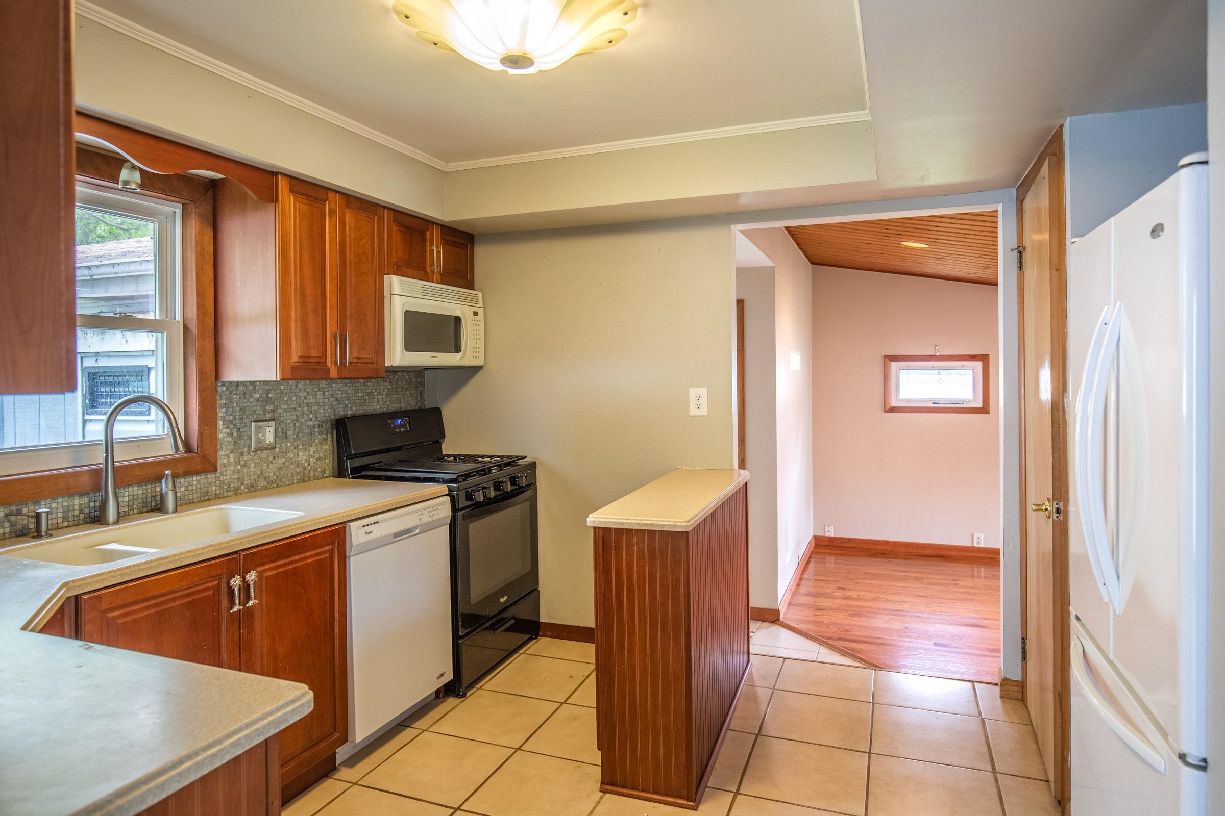 312 Ridge Cape May, NJ 08204 - Photo 11 of 32 a kitchen that has a sink and a stove in it