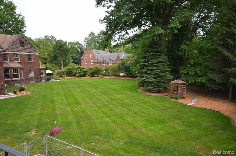 425 Washington Road Grosse Pointe, MI 48230 - Photo 4 of 25 Overall Yard-210x206