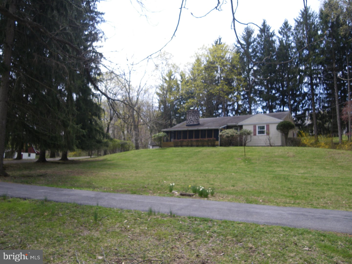 320 Saw Mill Road Pottstown, PA 19465 - Photo 2 of 25