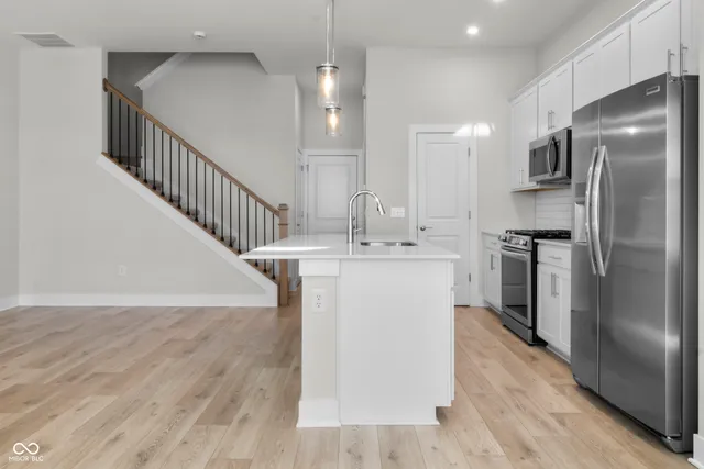 $2,575 | 812 Kinzer Avenue, Carmel, IN 46032