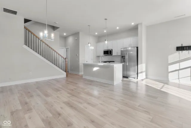 $2,575 | 812 Kinzer Avenue, Carmel, IN 46032