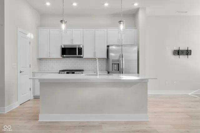 $2,575 | 812 Kinzer Avenue, Carmel, IN 46032