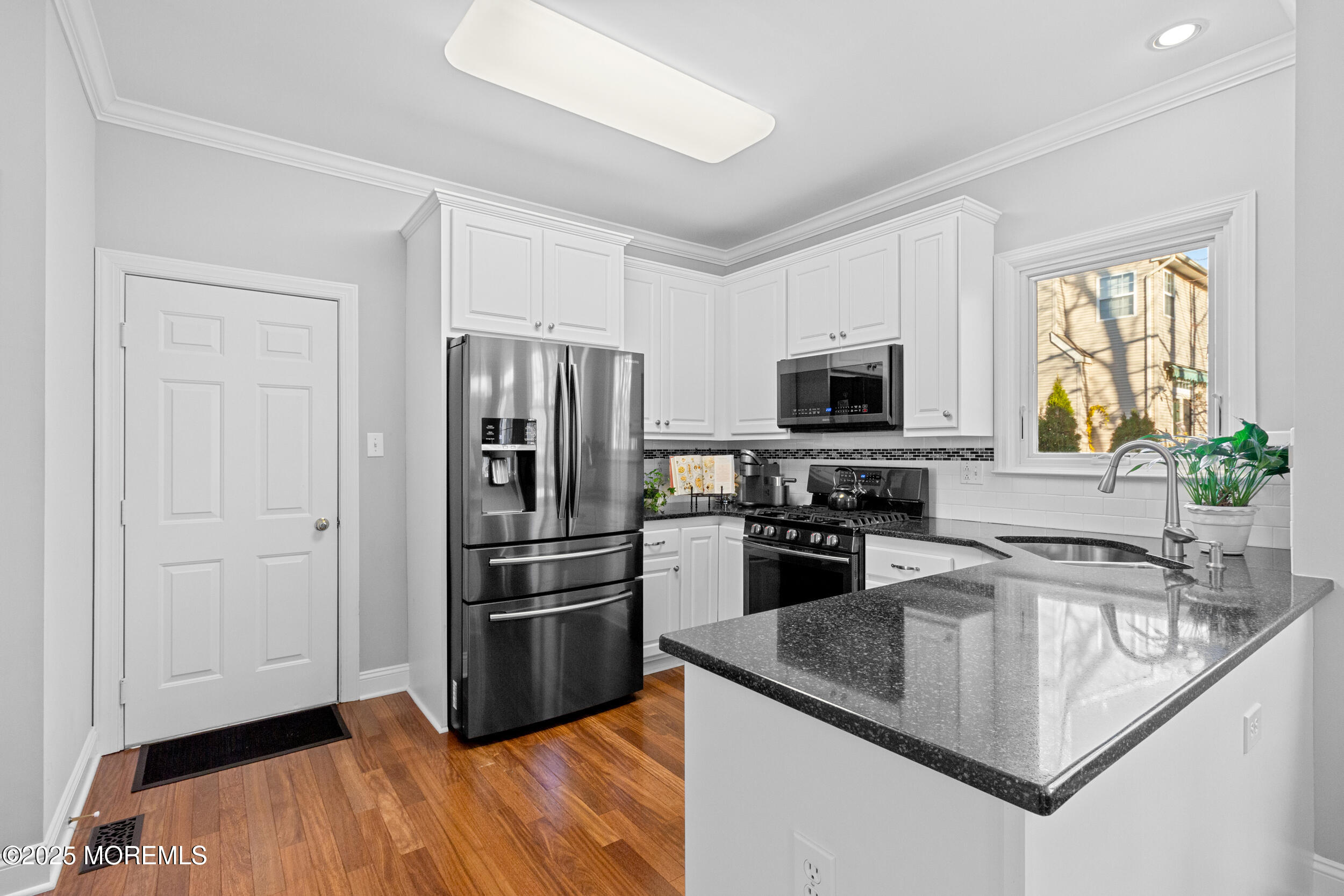 19 Danella Way Howell, NJ 07731 - Photo 6 of 26 6_img_0111