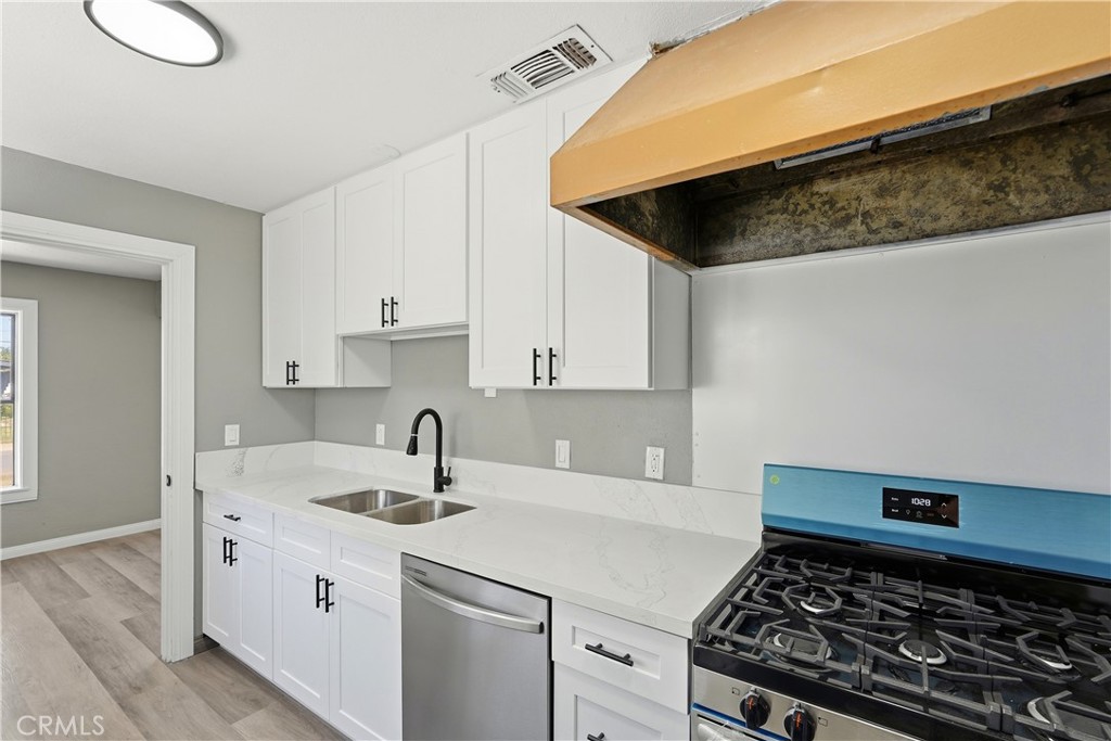 1002 Lochbrae Road Sacramento, CA 95815 - Photo 7 of 9