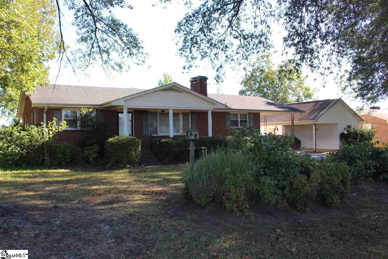 374 Flatwood Road Spartanburg, SC 29303 - Photo 1 of 18