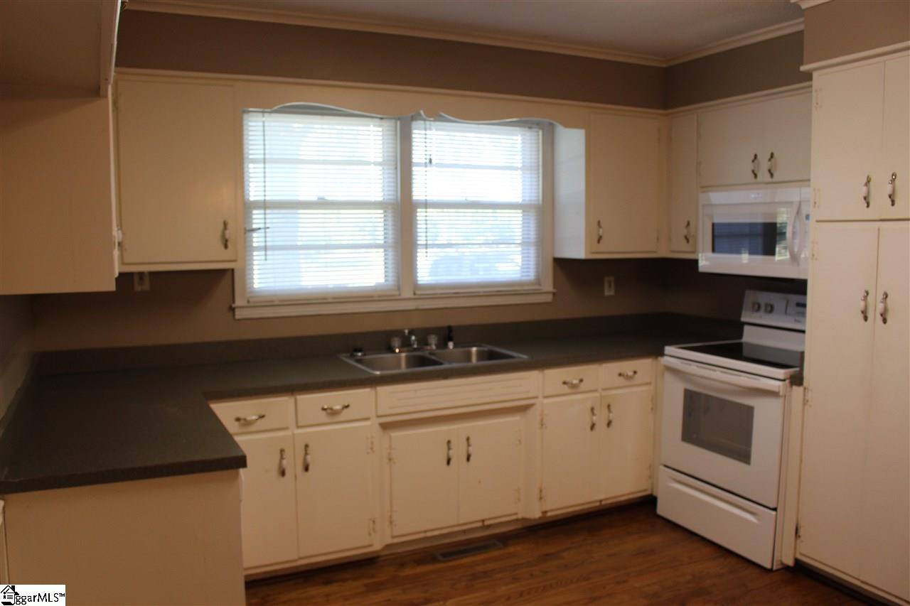 374 Flatwood Road Spartanburg, SC 29303 - Photo 3 of 18