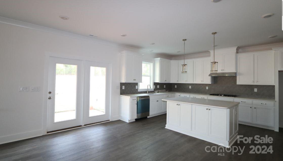 11113 Lochmere Road Charlotte, NC 28278 - Photo 3 of 6 Gallery Image 3