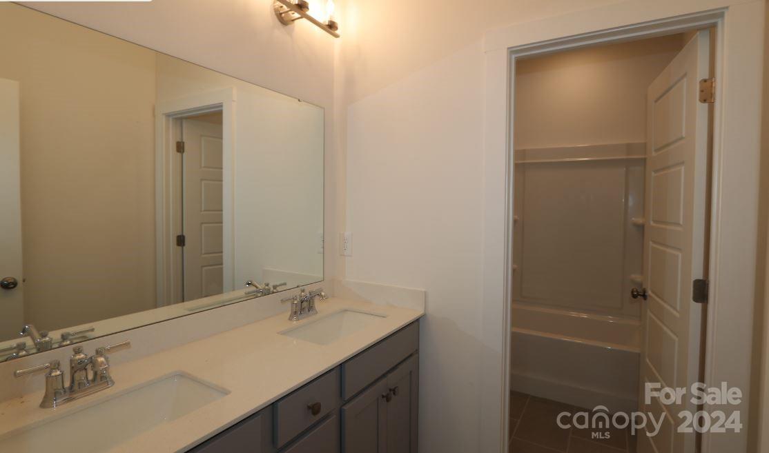 11113 Lochmere Road Charlotte, NC 28278 - Photo 5 of 6 Gallery Image 5