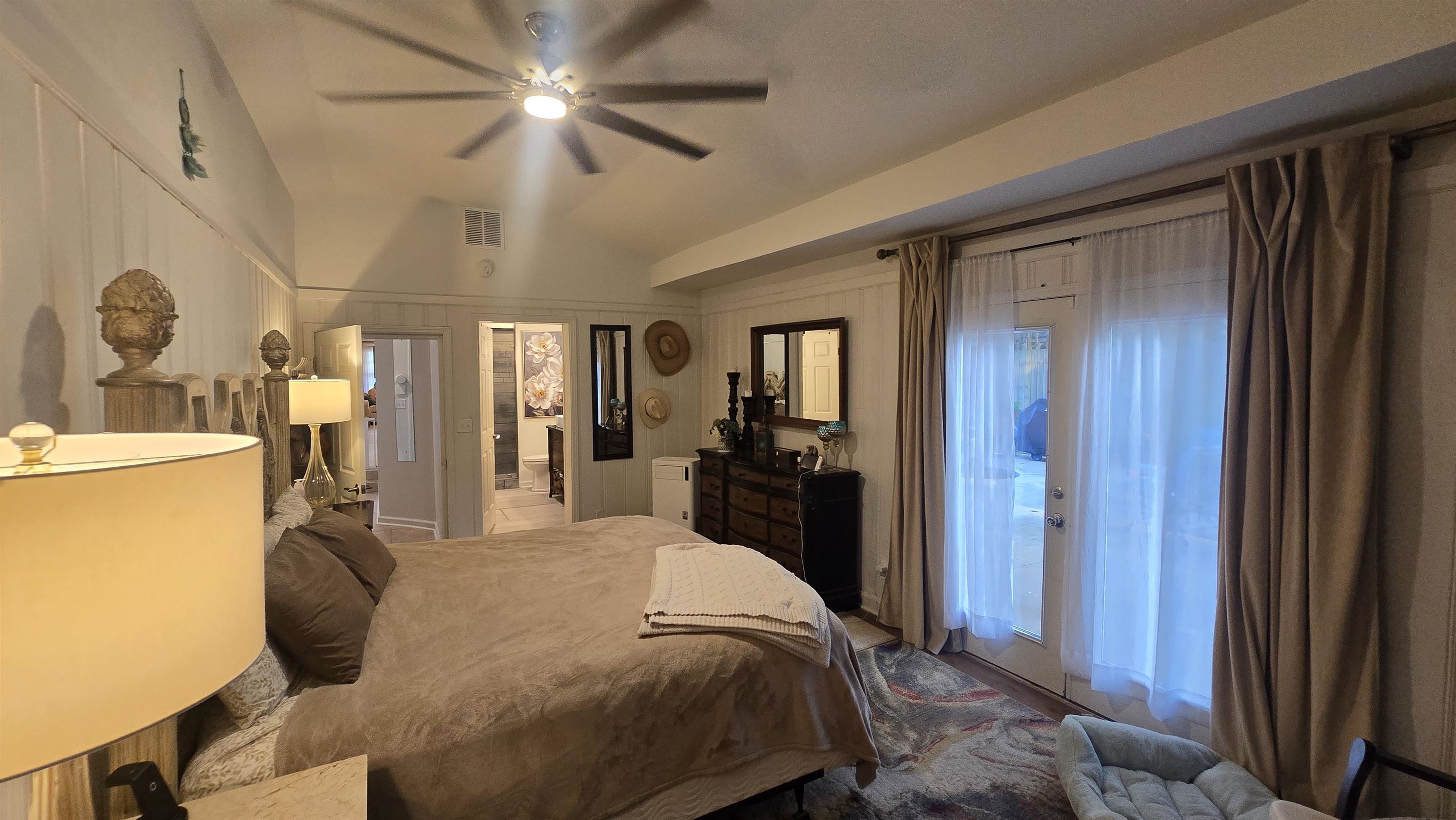 1639 Colonial Road Memphis, TN 38117 - Photo 3 of 18 Gallery Image 3