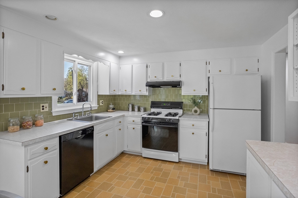 28 Minuteman Road Acton, MA 01720 - Photo 11 of 39 Gallery Image 11