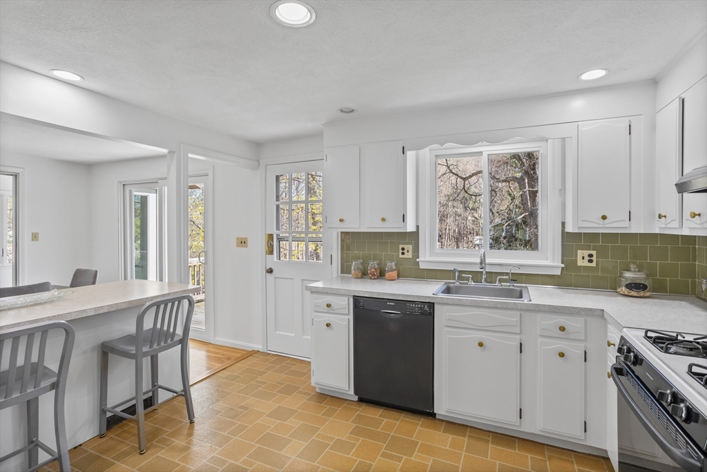 28 Minuteman Road Acton, MA 01720 - Photo 12 of 39 Gallery Image 12