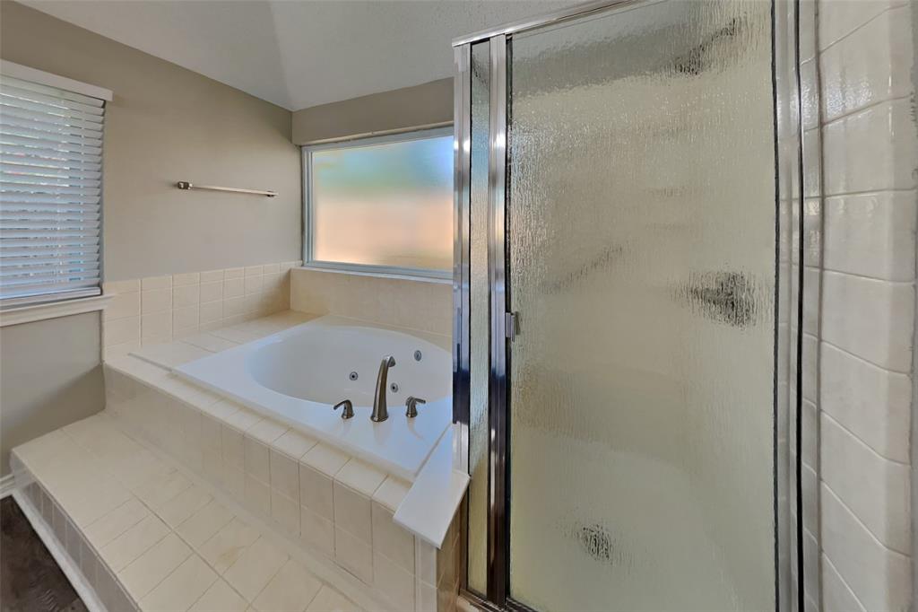 2211 Reverchon Drive Arlington, TX 76017 - Photo 10 of 19