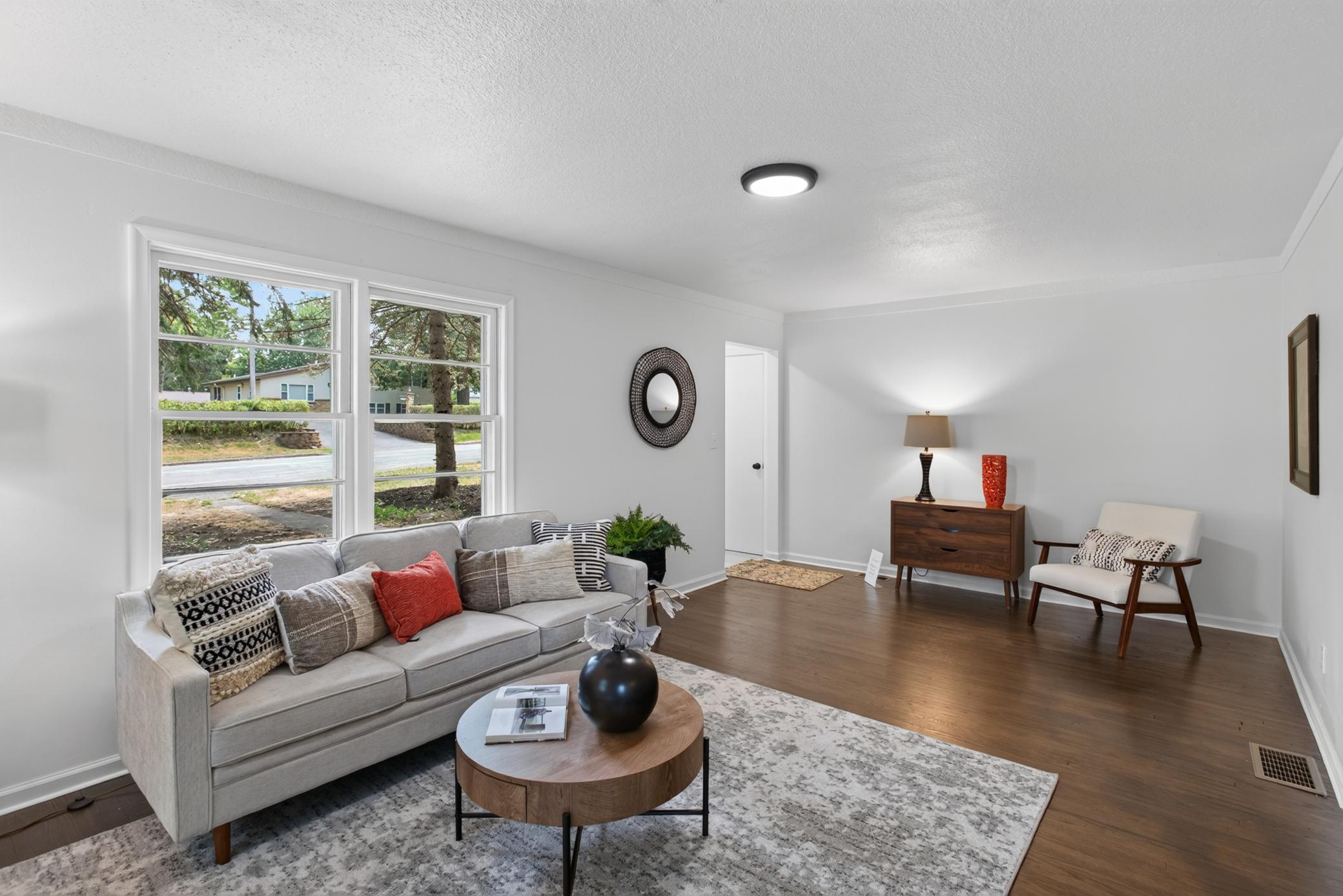 837 McKnight Road North St. Paul, MN 55119 - Photo 3 of 22 Gallery Image 3